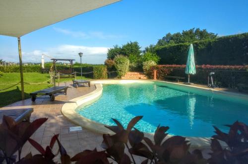 Osimo House | Top-Rated Airone Country House: Pet-Friendly Retreat