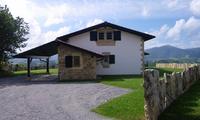 Sare House | Discover Airosa Gîte: Family-Friendly Retreat in Sare