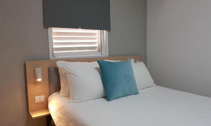 Or Yehuda House | Comfortable Airport Guest House with Family-Friendly Amenities