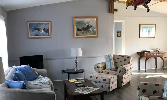 New Plymouth House | Perfect Pet-Friendly Getaway at Airport House of Hocking Hills