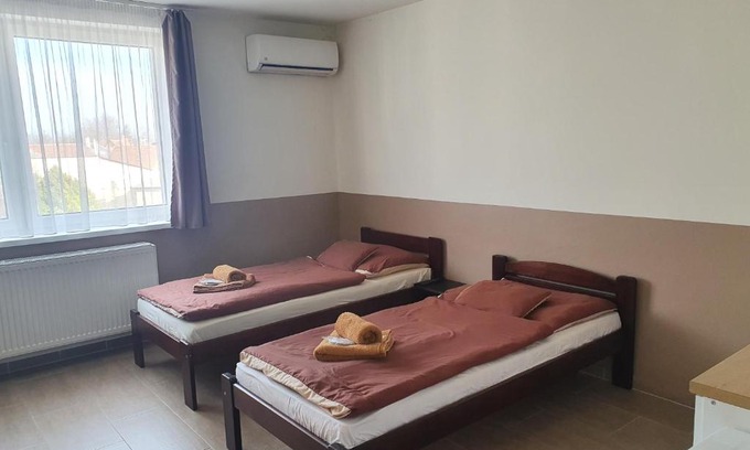 Vecses Apartment | Cozy Airport MicrostorePanzió: Child-Friendly Retreat