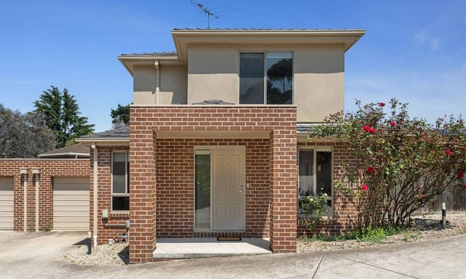 Airport West House | Pet-Friendly Airport West Retreat - Near Melbourne Airport
