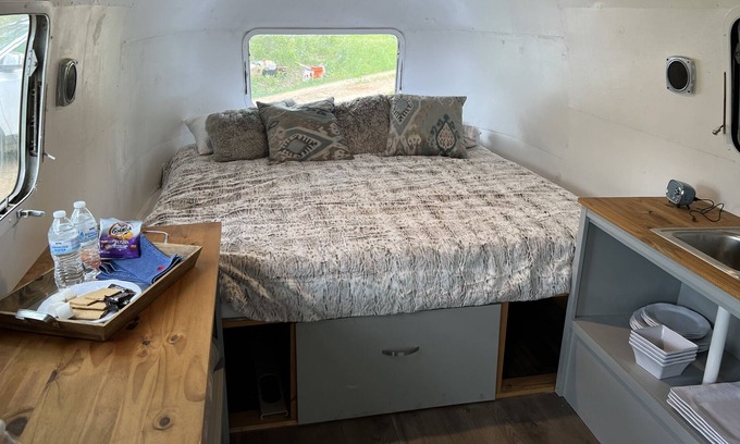 Bastrop House | Pet-Friendly Airstream Vibes on 90 Acres - Guest Rated 10/10