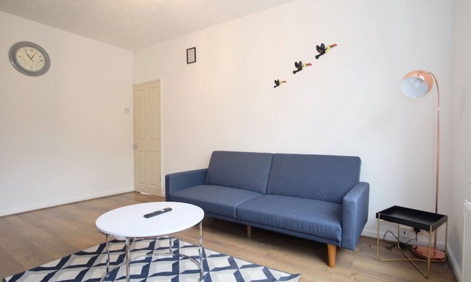 River House | Inviting 3-Bedroom House with Free Parking & Hot Tub