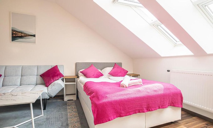 Penzing Apartment | Bright Studio in Penzing Area - Family-Friendly Retreat