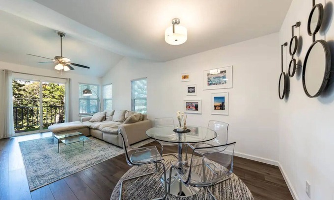 South Lamar Condo | Bright Airy Condo Near SoCo and Downtown Attractions