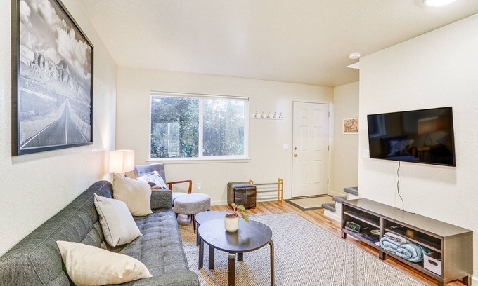 Rohnerville Apartment | Oceanfront Fortuna Apartment with Deck and Spa Amenities