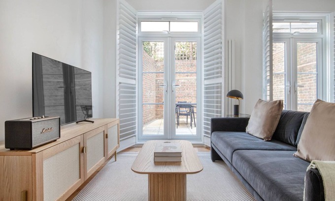 Little Venice Apartment | Spacious 2BR Maida Vale Escape with Outdoor Space
