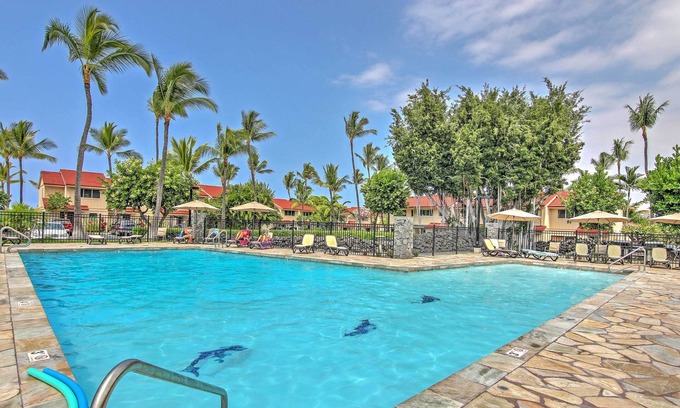 Kahaluu Bay Apartment | Oceanfront Kailua-Kona Retreat with Community Pool Access