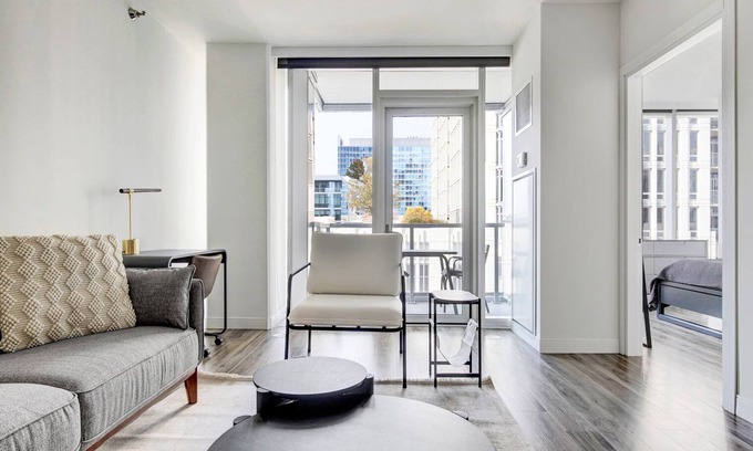 South Loop Apartment | Modern South Loop 1BR with Pool, Lounge & Gym Near Grant Park