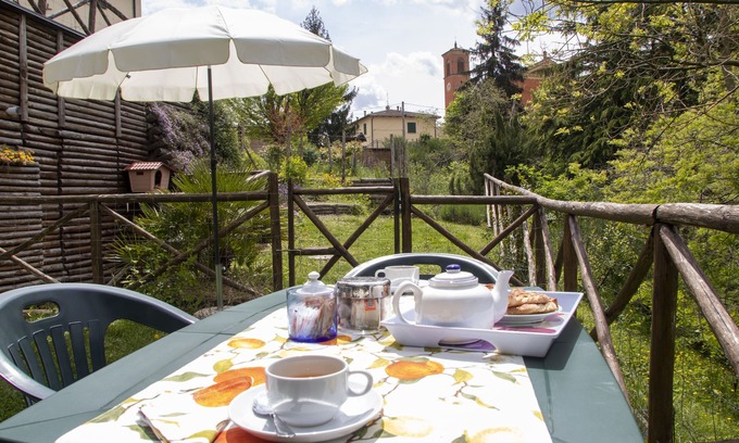 Farne Apartment | Cozy Studio Apartment Surrounded by Beautiful Gardens