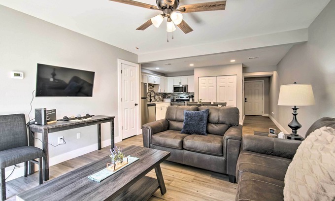Kimberling City House | Bright Townhome: Ideal for Kayaking & Boating Adventures!