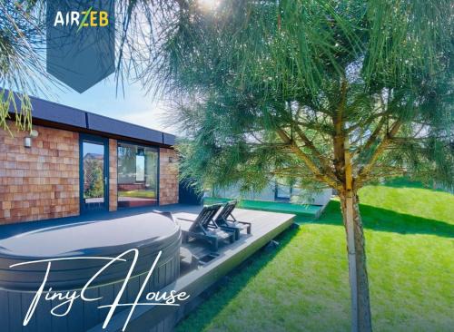 Biharia House | Discover airzeb Uno - Family-Friendly Retreat with Hot Tub