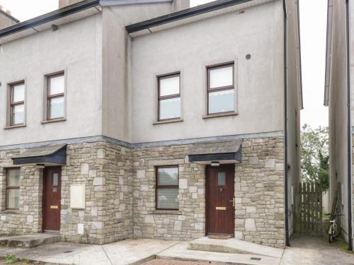 Foxford House | Pet-Friendly Aisling: Family-Approved with 8.5/10 Rating