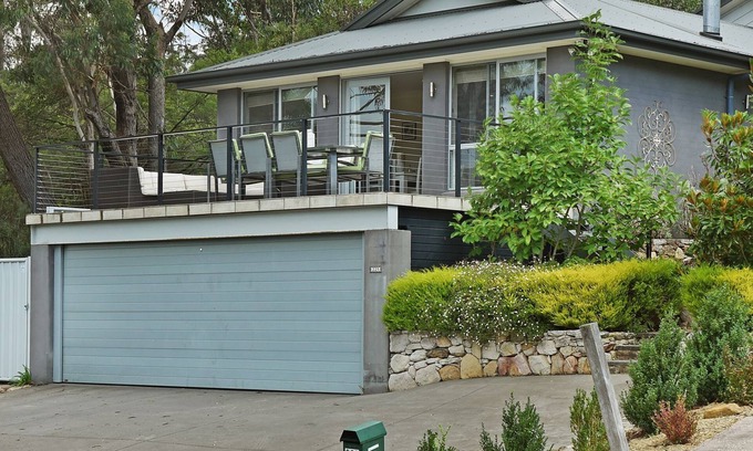 Blackheath House | Inviting Aisling View in Blackheath with Family-Friendly Amenities