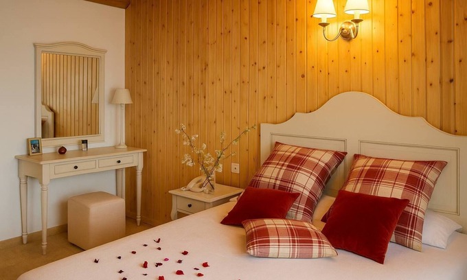 Tsivlos Apartment | Aithra Luxury Suites, Superior Lakeview Suite