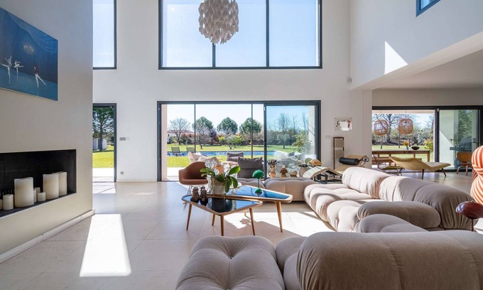 Nord House | Modern Aix-en-Provence Countryside Retreat with Private Pool