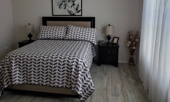 Tomball House | Affordable Getaway at Ajeueudueufig with Pool & Kitchen