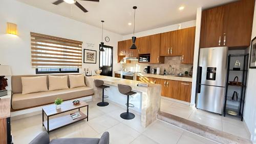 San Antonio Tlayacapan House | Ajijic 1 Bedroom Guesthouse -Walk To Everything -Patio-Bikes -Pickleball Court
