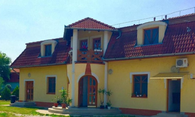 Karcag House | Relax at Akácliget Gyógy-és Strandfürdő with Pool & Hot Tub