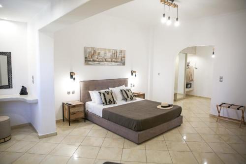 Imerovigli Hotel | Discover AK Suites: Rated 8.1 for Comfort and Style