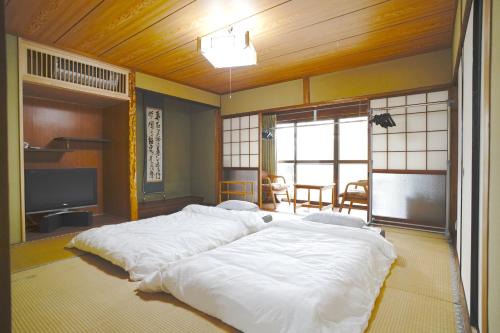 Karatsu Apartment | Discover AKARIYA別館: Family-Friendly with a Hot Tub