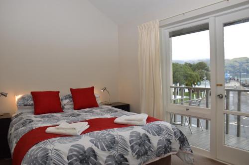 Akaroa Apartment | Exceptional Akaroa Central Apartment with Oceanfront Views