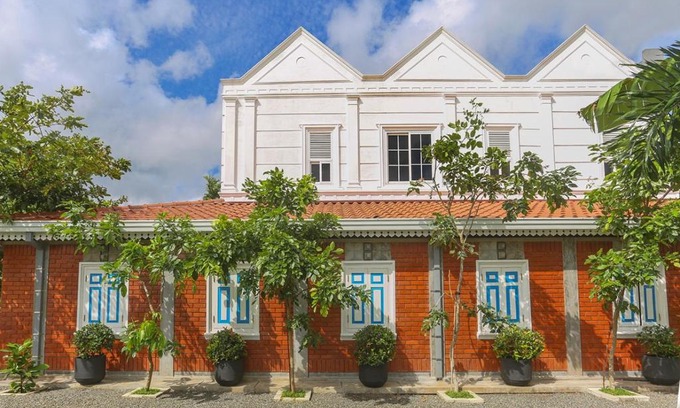 Ekala Hotel | Explore Akash by DBI: Family-Friendly Stay with Pool