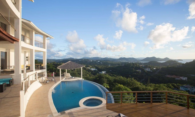 Saline Point Villa | Elegant Akasha Villa with Private Pool and Ocean View