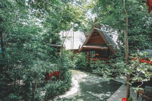 Phitsanulok Resort | Guest Rated 9/10: Akchanok Homestay with Pool & Breakfast