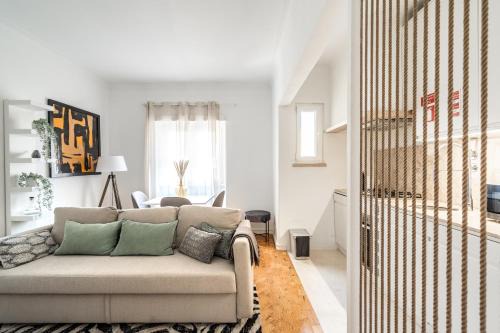 Santo Condestavel Apartment | Top-Rated Akicity Ourique Orange: Family-Friendly Retreat