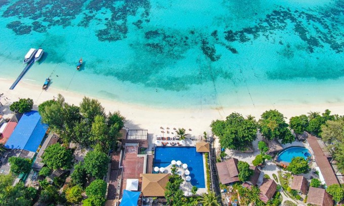Satun Resort | Indulge at AKIRA Lipe Resort: Oceanfront Bliss Awaits