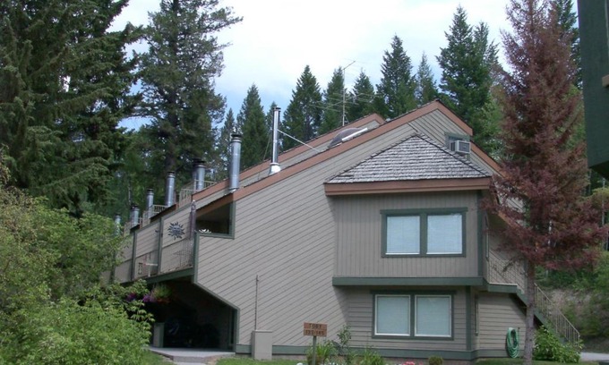 East Kootenay Resort | Ideal Family Lake Retreat at Akiskinook Resort!