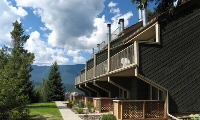 East Kootenay Condo | Unwind at Akiskinook: 1 Br Mtn View Condo with Pool