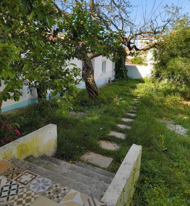 Pica Galo House | Akistay Guest House - Caparica