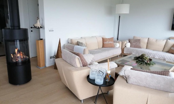 Zandvoorde House | Akkerland: Relaxing Infra-red Sauna & Family-Friendly Amenities