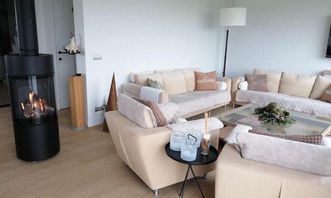 Zandvoorde Villa | Relaxing Akkerland Getaway with Infrared Sauna for 2-6 Guests