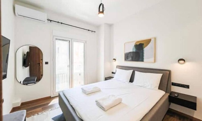 Omonia Apartment | Discover Ako25: Cozy Retreat for Families and Pets in Athens