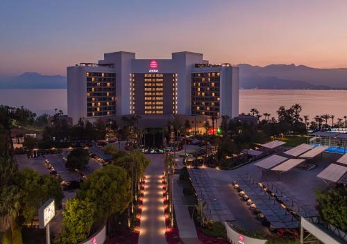 Eski Lara Hotel | Elegant Akra Antalya: Oceanfront Spa & Pool Retreat