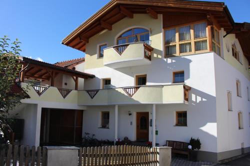 Kauns Apartment | Pet-Friendly Oceanfront Retreat at Aktiv Apart Stöckl