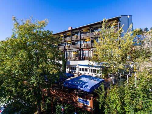 Bad Griesbach im Rottal Hotel | Elegant AktiVital Hotel: Oceanfront Bliss with Spa Access