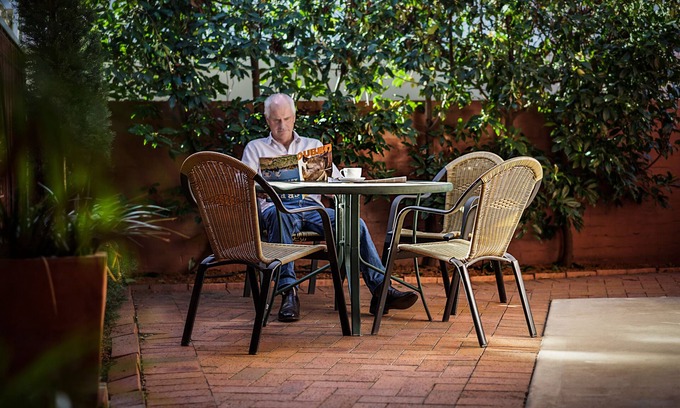 Dubbo Hotel | Discover Akuna Motor Inn: Family-Friendly with Pool Access