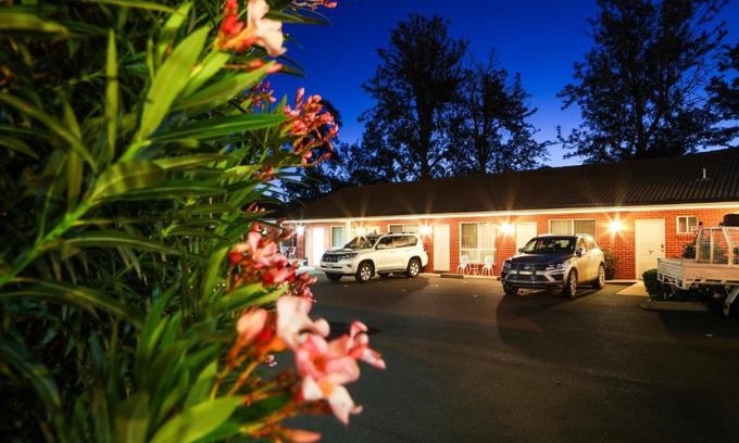 Dubbo Hotel | Discover Akuna Motor Inn & Apartments with Pool Access
