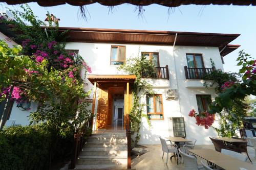 Akyaka Apartment | Discover Akyaka Nehir Butik Otel: Ideal for Families