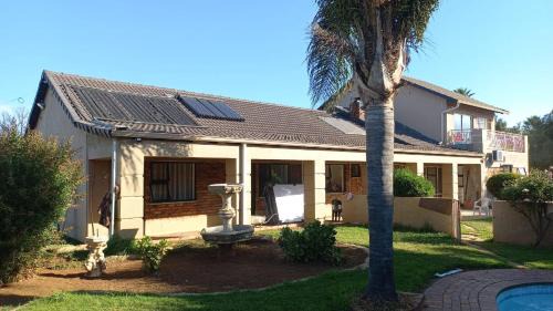 Alberton Apartment | Comfortable Akyra Guest House in Brackenhurst with Pool