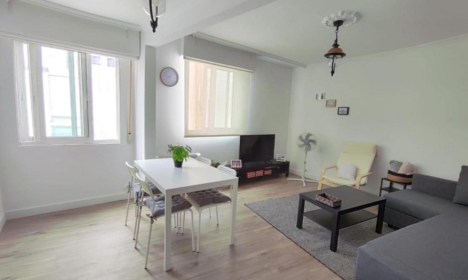 Casco Vello Apartment | Discover Comfort in the Heart of Vigo with Family Options