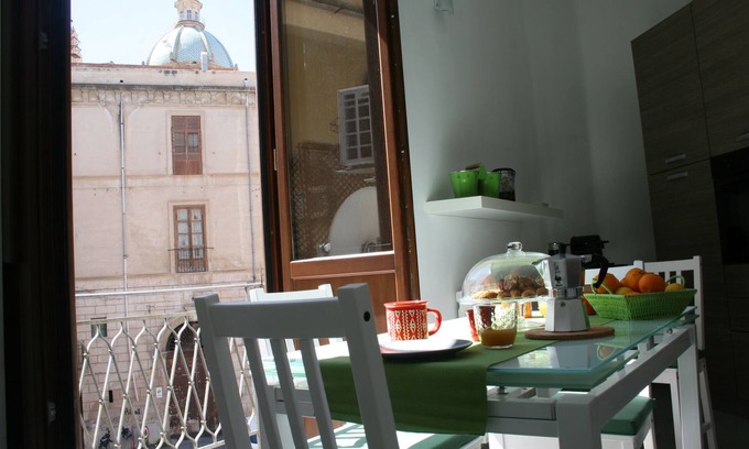 Centro Storico Apartment | Pet-Friendly Retreat in Palermo with Breakfast Included