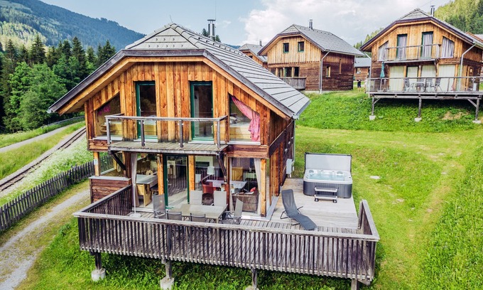 Sankt Georgen am Kreischberg Ski Chalet | Unique Alpine Retreat Near Ski Resort with Spa & Breakfast