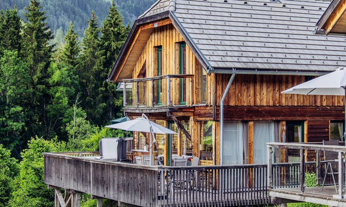 Sankt Georgen am Kreischberg Ski Chalet | Alpine House: Breathtaking Views & Relaxing Whirlpool