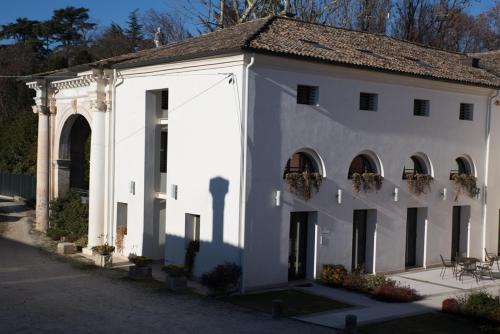 Crocetta del Montello Bed & Breakfast | Discover Al Bagolaro: Pet-Friendly Retreat with Breakfast